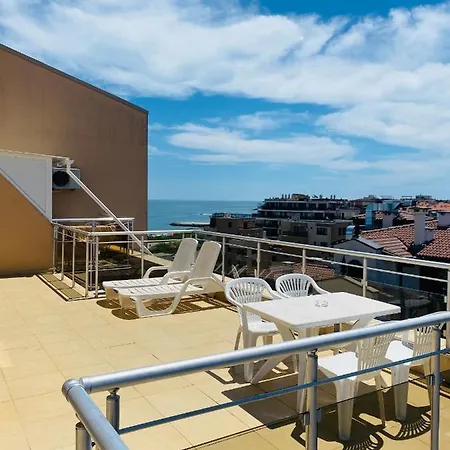 Апартамент Golden Sea View 2 *
