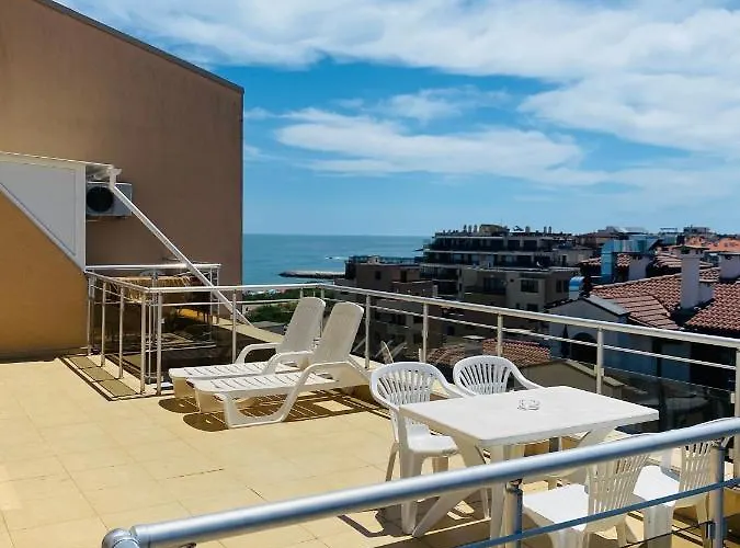 Apartment Golden Sea View 2 *