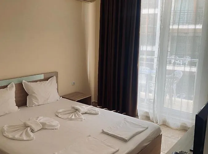 Apartment Golden Sea View 2 *