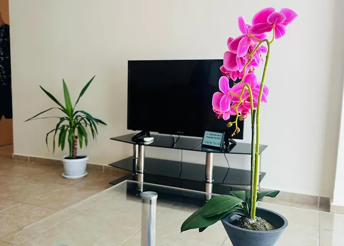 Apartment Golden Sea View 2 *